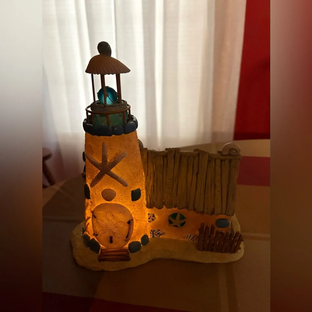 Hallmark Light House - Picture 1 of 9